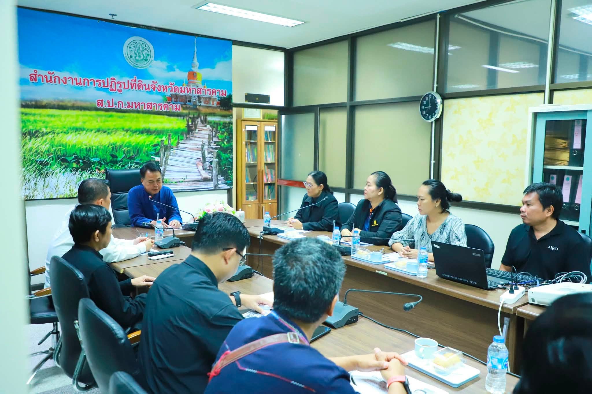 title - รองเลขาธิการ ส.ป.ก. ลงพื้นที่ตรวจเยี่ยม ส.ป.ก.มหาสารคาม พร้อมมอบโฉนดเพื่อการเกษตรให้แก่เกษตรกร